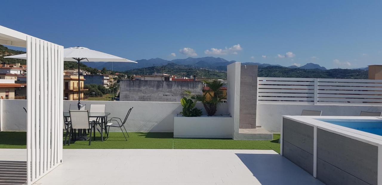 L'Isola Di Ago Apartman Torregrotta Kültér fotó