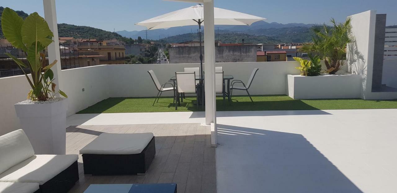 L'Isola Di Ago Apartman Torregrotta Kültér fotó